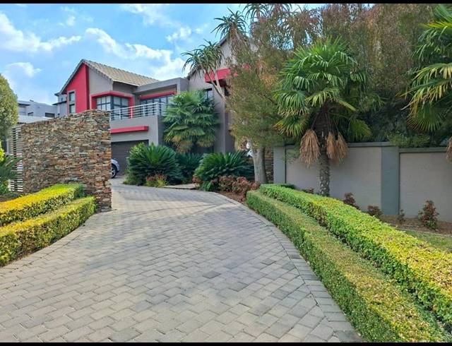 6 BEDROOM HOUSE FOR SALE IN MIDSTREAM ESTATE